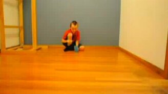 Мальчик и шарик для пинг-понга - смотреть видео (1:26)