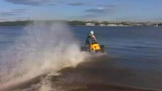 На снегоходах по Волге-матушке - смотреть видео (4:39)