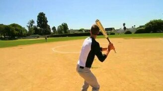 Игра в бадминтон битами - смотреть видео (0:38)