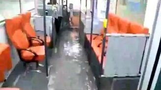 Протечка в автобусе - смотреть видео (0:47)