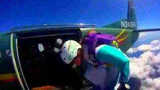 Потрясающе красивый полёт человека - смотреть видео (2:24)