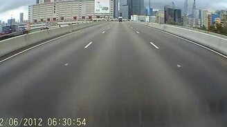 Удачный дрифт автобуса - смотреть видео (0:32)