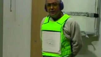 Вот это броня! - смотреть видео (0:43)