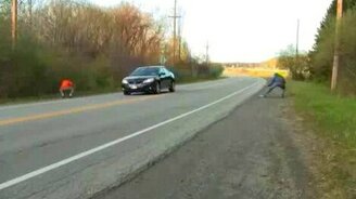 Воображаемое препятствие для машин - смотреть видео (1:00)