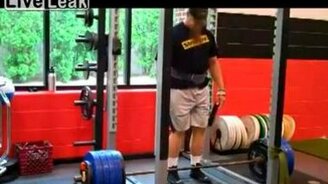 Неудачно поднял штангу - смотреть видео (0:24)