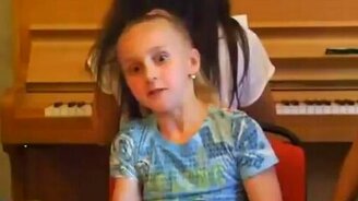 Артистичная девчушка - смотреть видео (0:42)