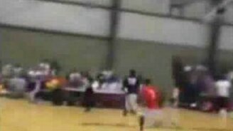 Метко забросил мяч - смотреть видео (0:24)