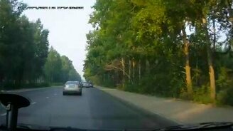 Что крепче - Мерседес или дерево? - смотреть видео (1:02)