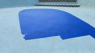 Забавная иллюзия в бассейне - смотреть видео (0:51)