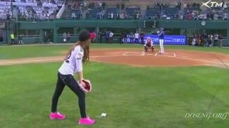 Начинающая бейсболистка - смотреть видео (0:20)