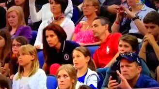 Родители переживают на трибуне - смотреть видео (0:54)