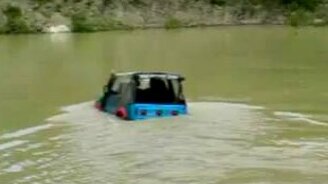 Внедорожник на реке - смотреть видео (1:36)