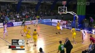 Интуитивно меткий баскетболист - смотреть видео (0:06)