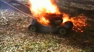 Расстрел газонокосилки - смотреть видео (0:17)