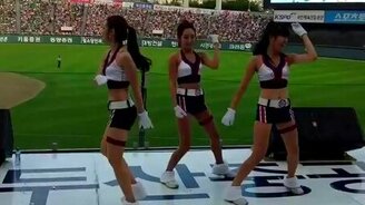 Чирлидерши на сцене - смотреть видео (1:35)