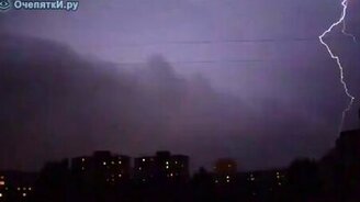 Адская гроза в Омске - смотреть видео (0:16)