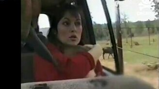 Мамаша против жирафов - смотреть видео (0:35)