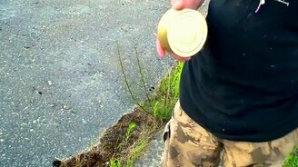 Как открыть консерву без открывашки - смотреть видео (2:17)