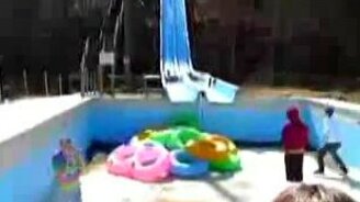 В сухой бассейн - смотреть видео (0:14)