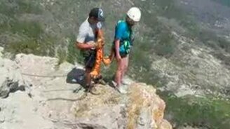 Смелый прыжок в пропасть - смотреть видео (2:08)