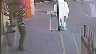 Чуть не убило рекламой - смотреть видео (0:14)