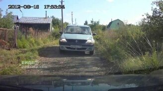 Нелепое ДТП - смотреть видео (0:19)
