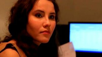 Девушка чпокает ртом - смотреть видео (0:06)