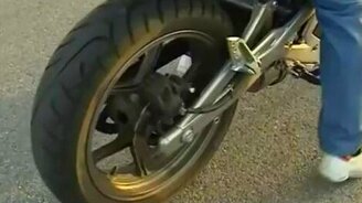 Перекозлил на байке - смотреть видео (0:27)