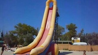 Задорный парень на горке - смотреть видео (1:19)