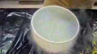 Рыбка после жидкого азота - смотреть видео (0:47)