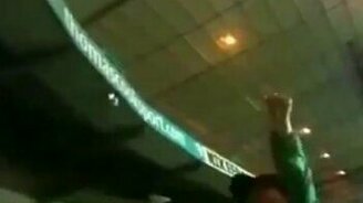 Маленький главарь фанатов - смотреть видео (2:02)