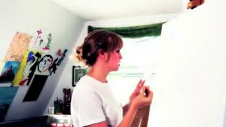 Рисование картин накрашенными губами - смотреть видео (3:41)