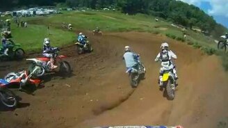 Гонка мотоциклиста - смотреть видео (3:10)