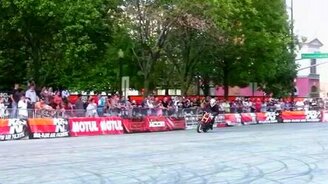 Талантливый мотоциклист - смотреть видео (3:29)