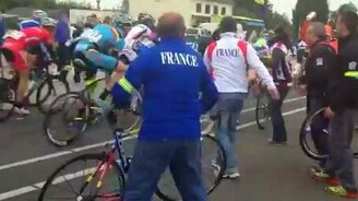 Подал велосипед спортсмену - смотреть видео (0:14)