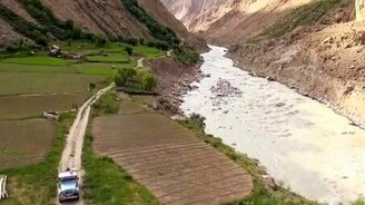 Взгляд на Гималаи с высоты - смотреть видео (2:10)