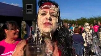 Весёлая битва тестом - смотреть видео (1:18)