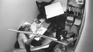 Свалился на голову - смотреть видео (0:21)