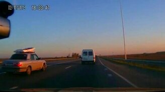 Отчаянный перевозчик дверей - смотреть видео (0:08)