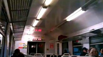 Светомузыка в электричке - смотреть видео (0:23)