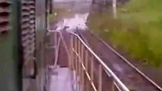 В брод на поезде - смотреть видео (1:19)