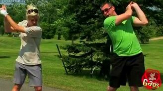 Гольфист на дороге - смотреть видео (1:26)