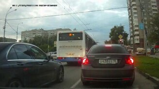 Мастерский поворот направо - смотреть видео (0:25)