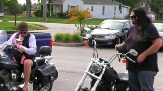 Розыгрыш байкера с малышом - смотреть видео (2:56)