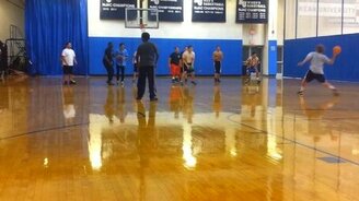 Акробат на доджболе - смотреть видео (1:10)