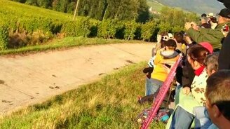 Манёвр от гонщика - смотреть видео (0:21)