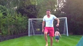 Футбольная практика прошла не так... - смотреть видео (0:26)