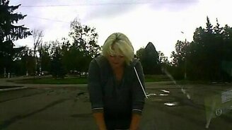 Девушка и капот - смотреть видео (0:08)