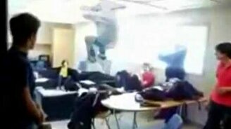 Головой о потолок - смотреть видео (0:39)