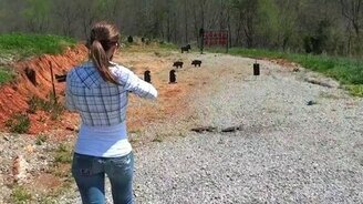 Девушка, которая умеет стрелять - смотреть видео (4:17)